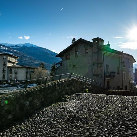 Alpine Apartment Aosta Bagian luar foto