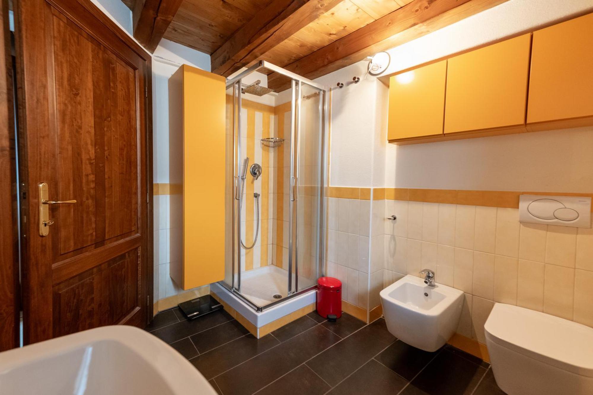 Alpine Apartment Aosta Bagian luar foto