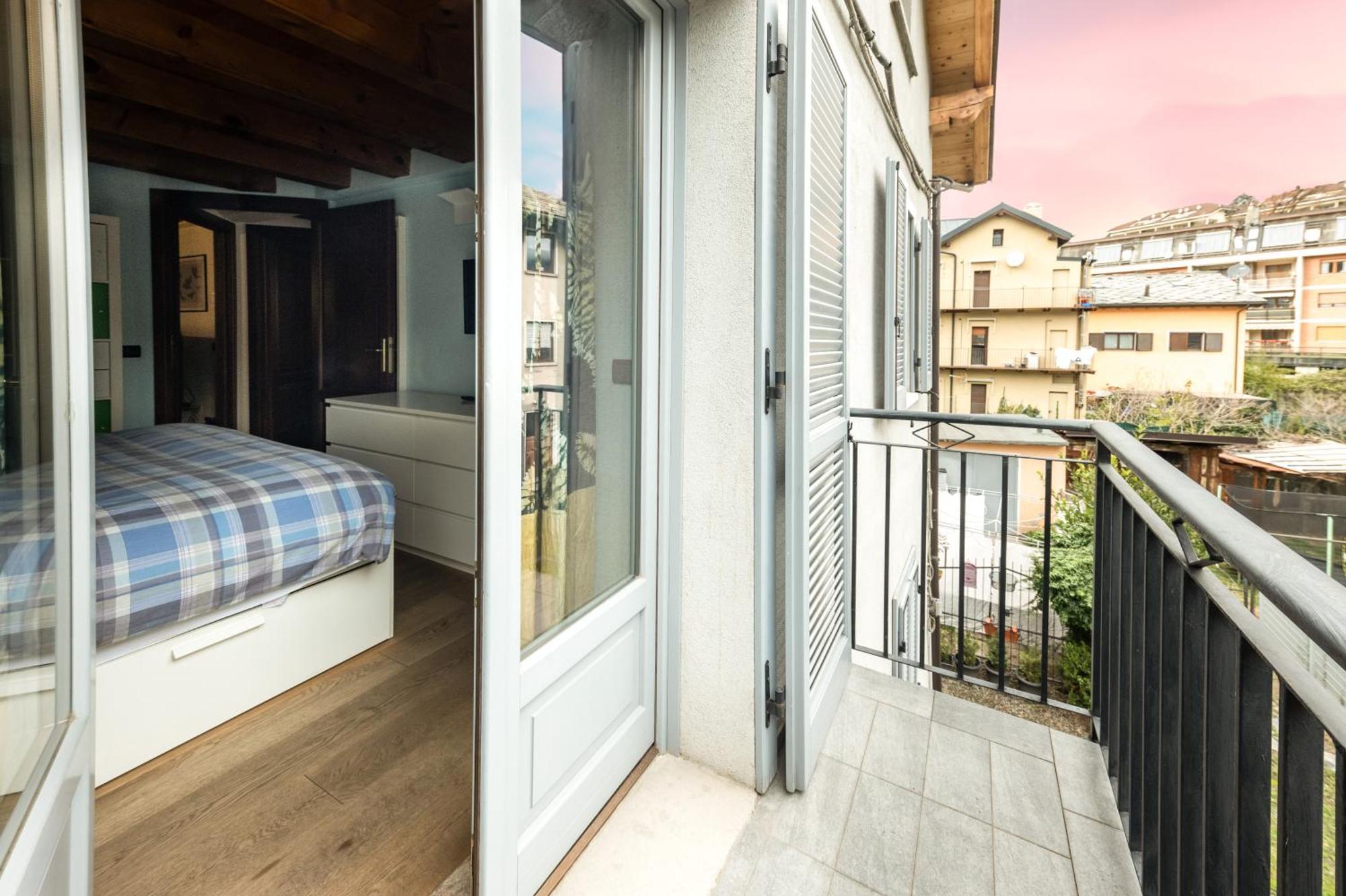 Alpine Apartment Aosta Bagian luar foto