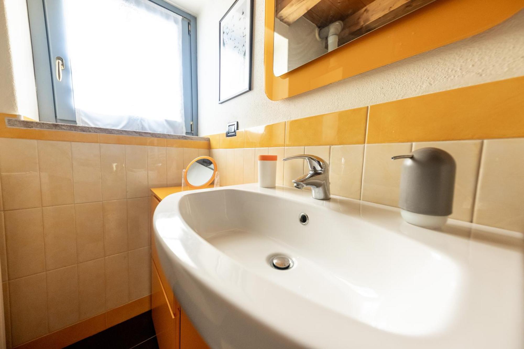 Alpine Apartment Aosta Bagian luar foto