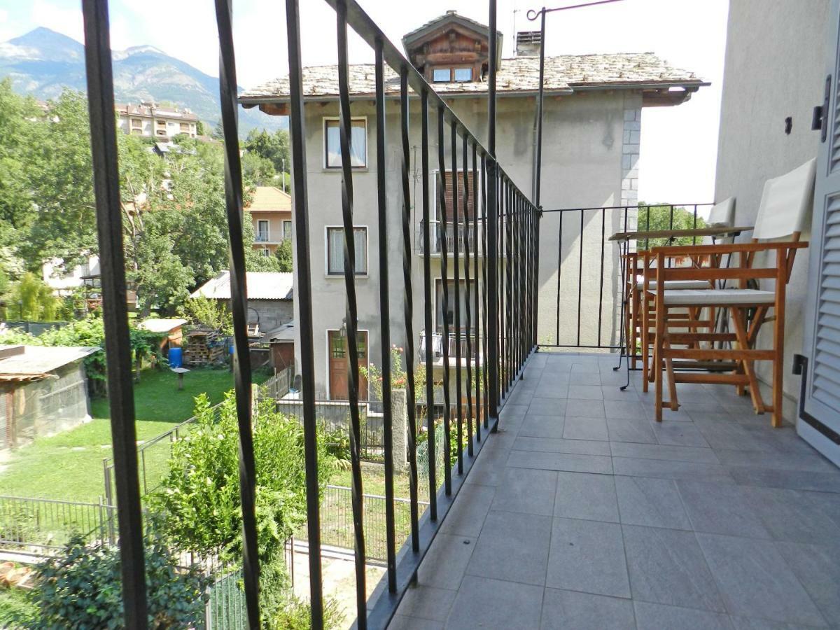 Alpine Apartment Aosta Bagian luar foto